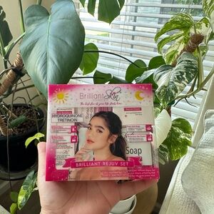 Rejuvenating Facial Toner 
Kojic Acid Soap 
Rejuvenating Cream 
Sunscreen